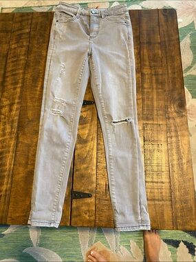 Skinny Distressed Women's Jeans in Light Gray
